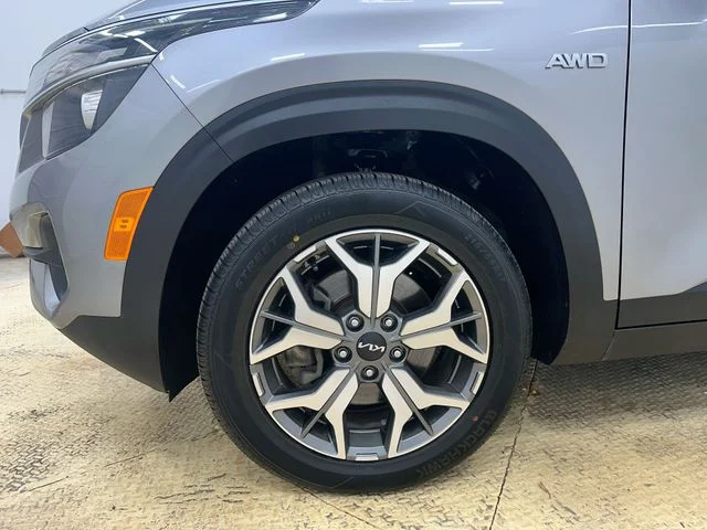 Used 2022 Gray Kia EX image 20