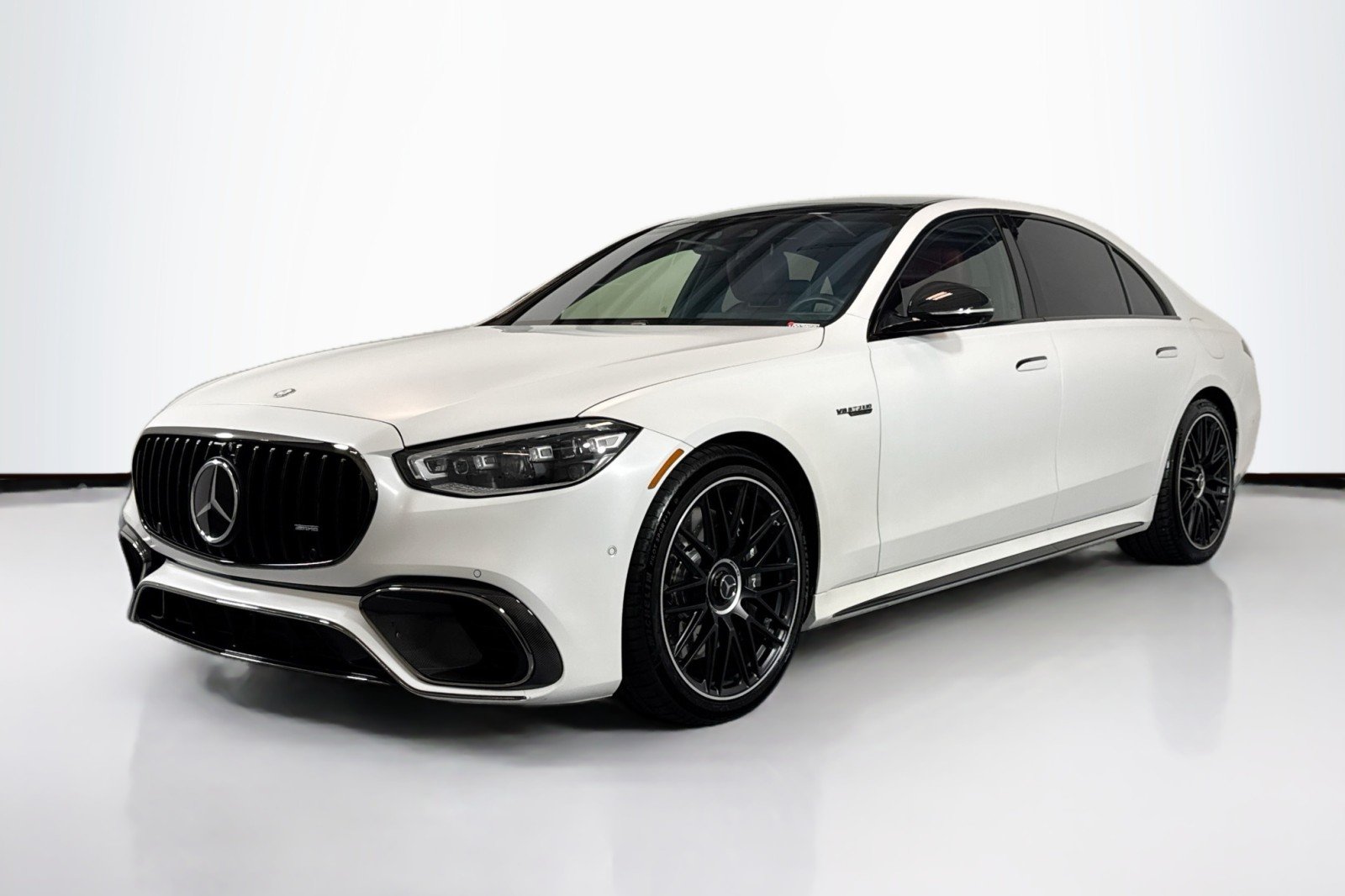 2024 Mercedes-Benz S-Class S 63 E-Performance's photo