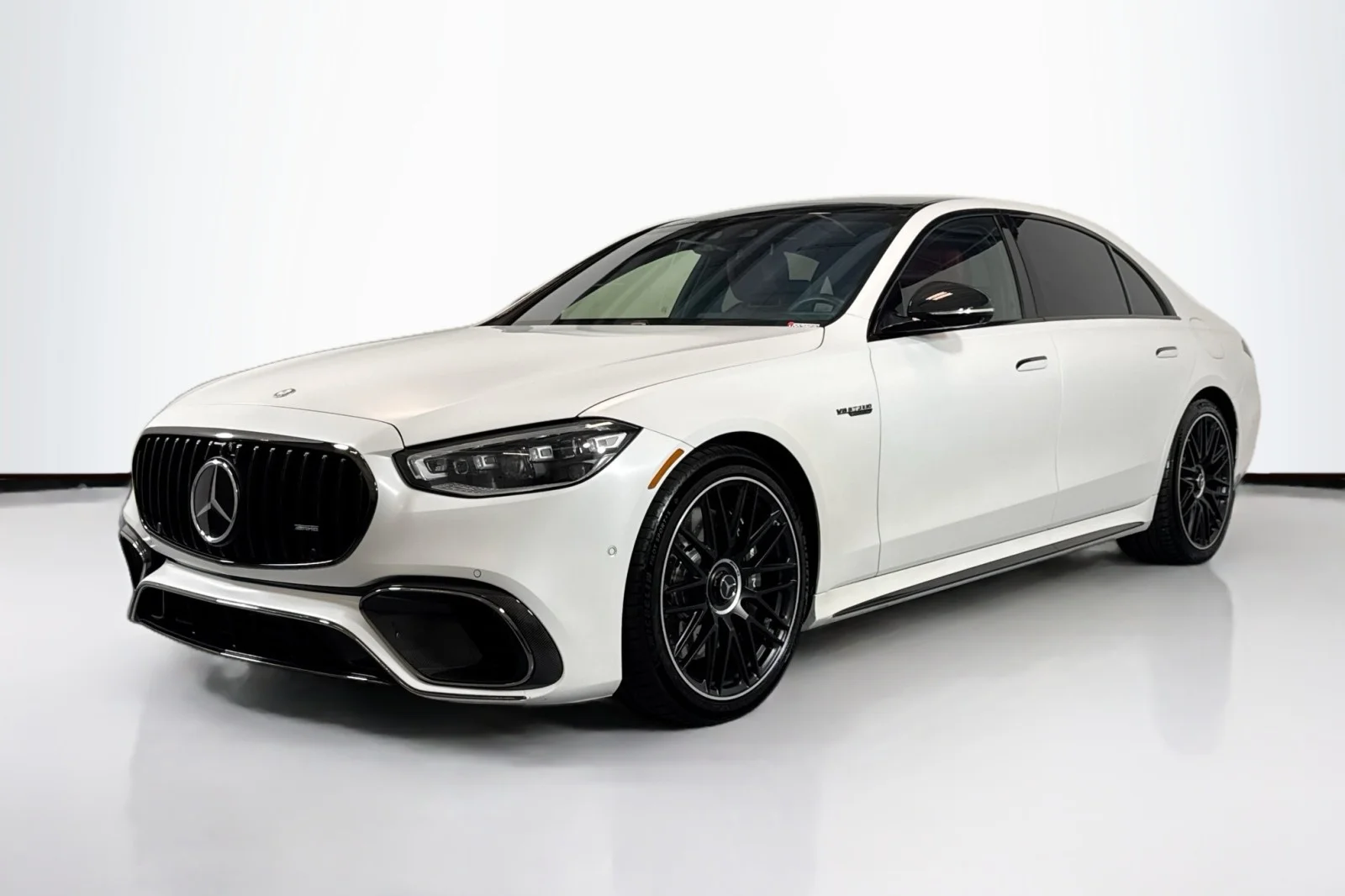 2024 Mercedes-Benz S-Class S 63 E-Performance's photo