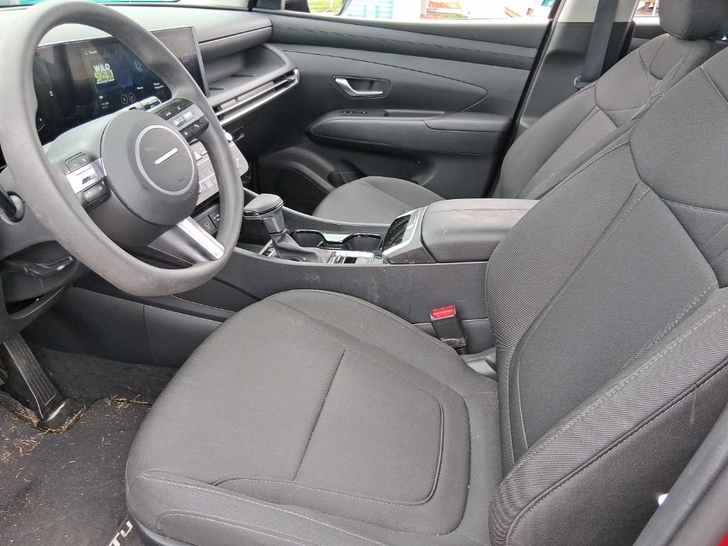 Used 2025 Red Hyundai SE image 9