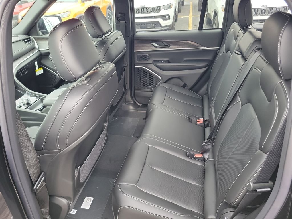 New 2026 Diamond Black Crystal Pearlcoat Jeep Limited image 20
