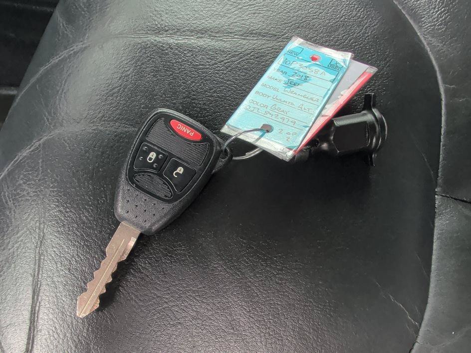 Used 2018 Rhino Clearcoat Jeep Altitude image 30
