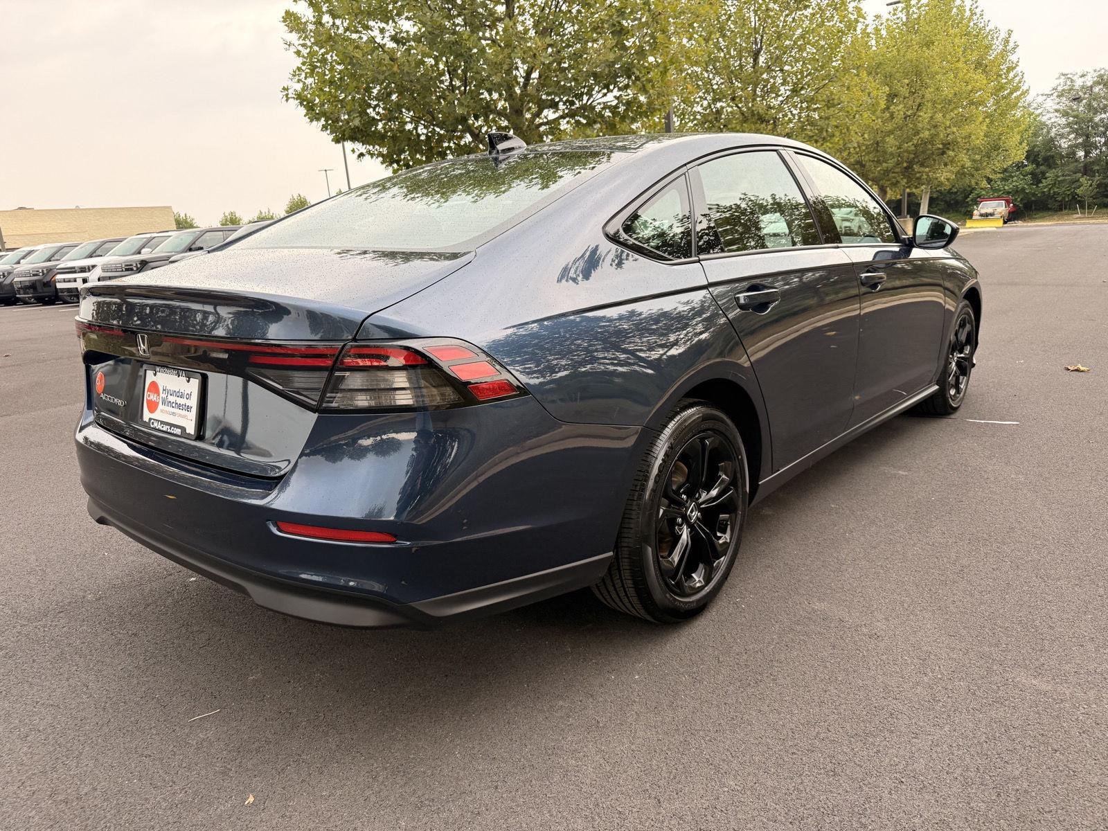 Used 2025 Canyon River Blue Metallic Honda SE image 5