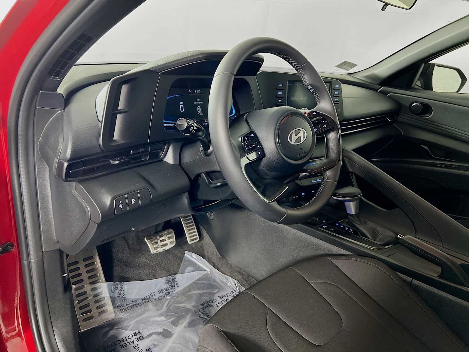 Used 2025 Ultimate Red Hyundai SEL Sport image 9