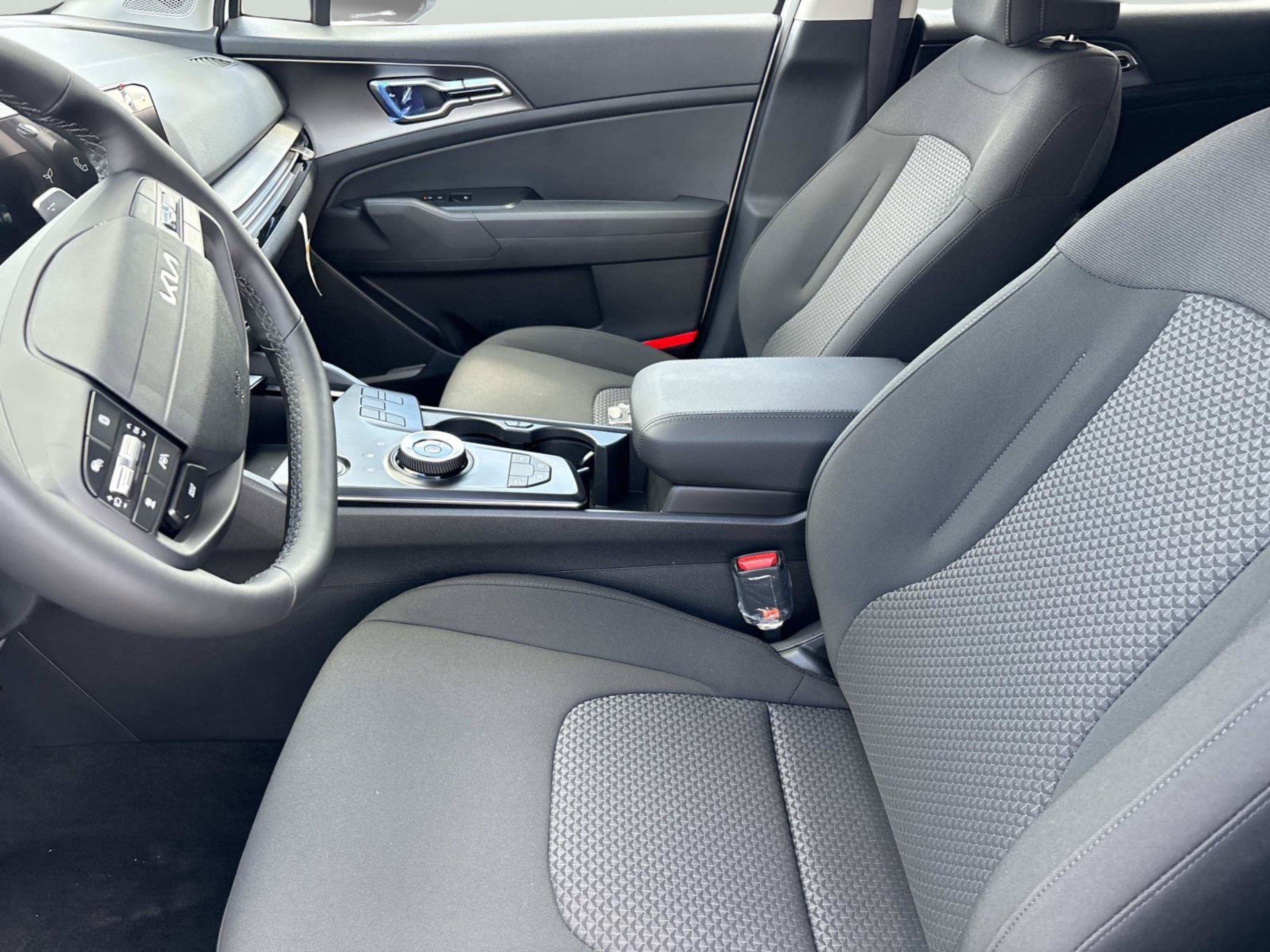New 2027 Snow White Pearl Kia LX image 18