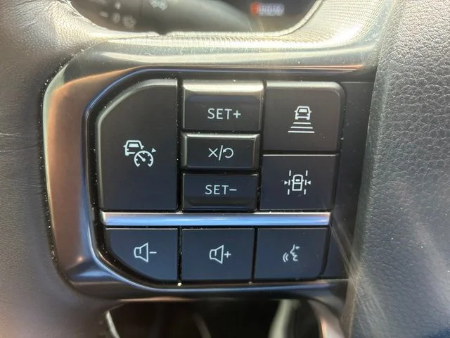 Used 2025 White Metallic Ford Platinum image 35