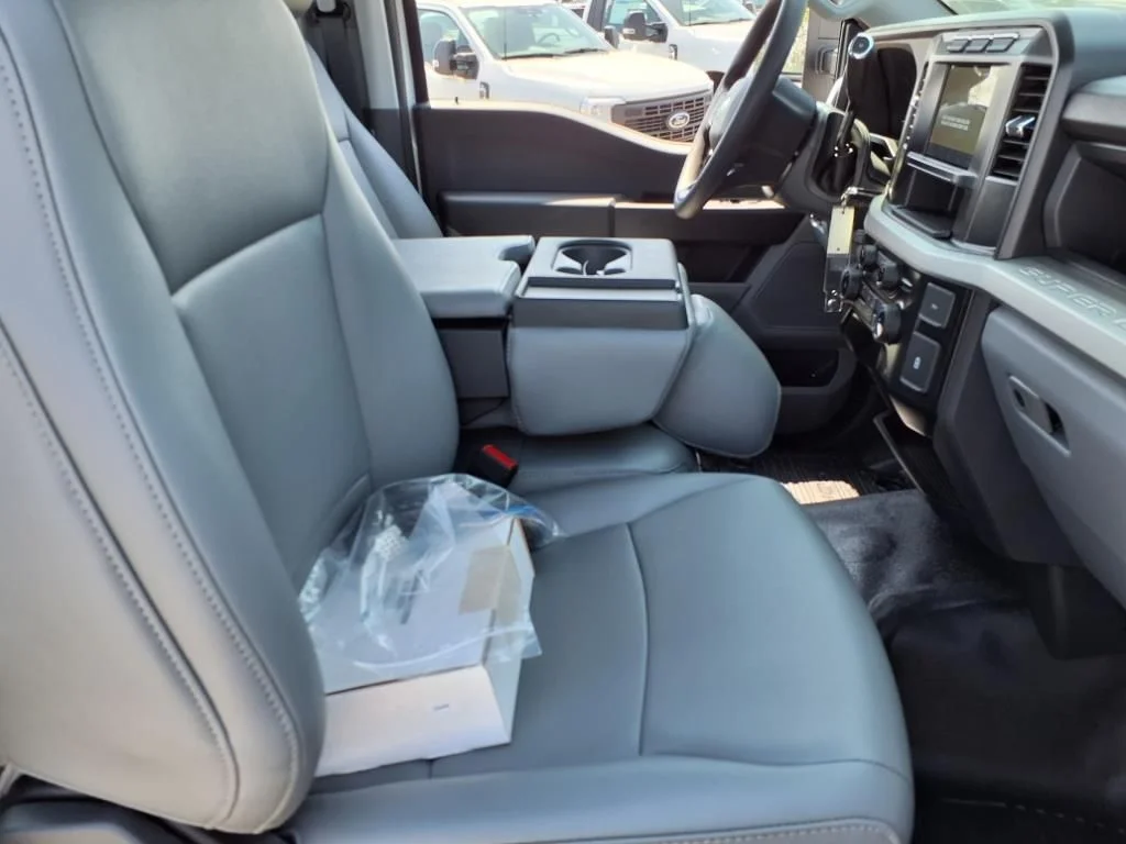 2024 Ford F-450 Super Duty Chassis Cab XL - Photo 11