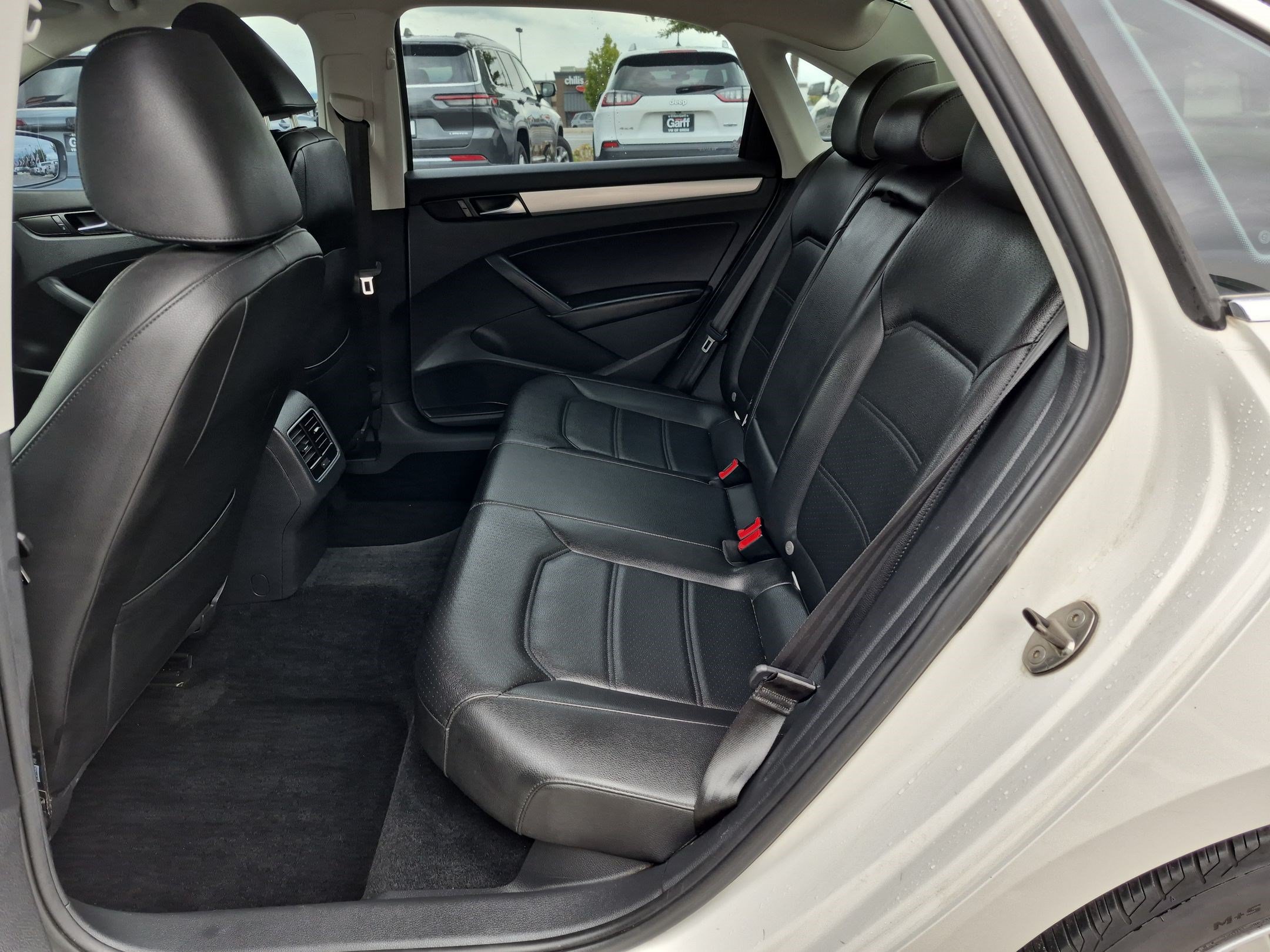Used 2013 Candy White Volkswagen 2.5 SE image 23
