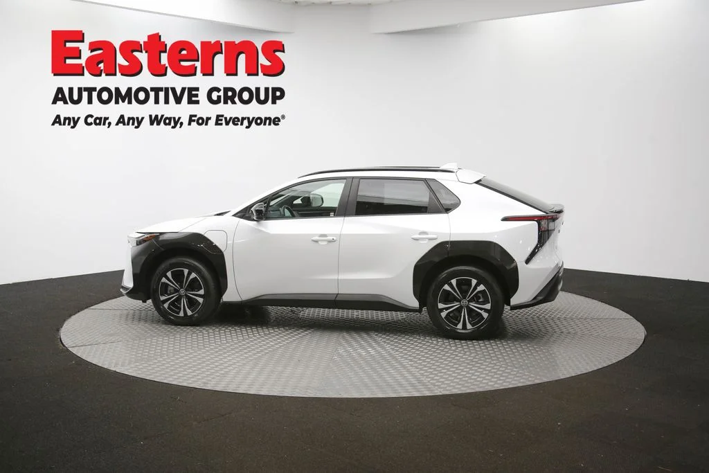 Used 2023 White Toyota XLE image 60