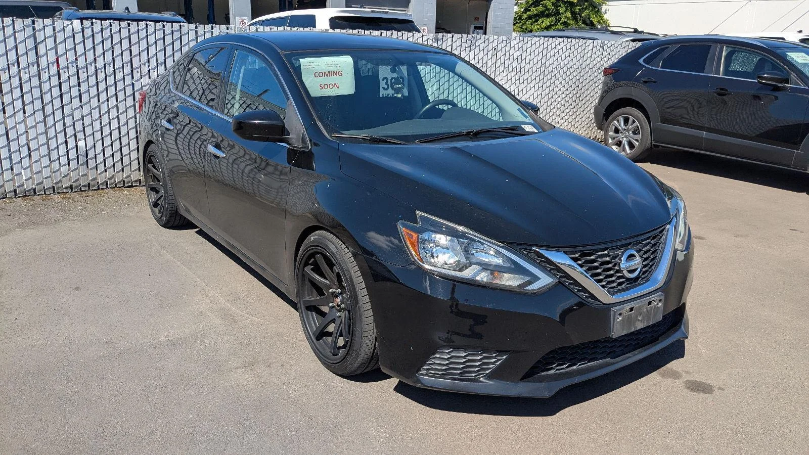 Used 2017  NISSAN  image 6