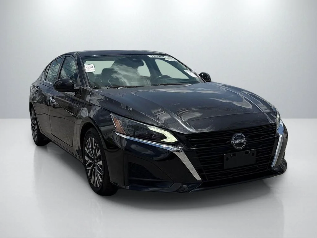 2023 Nissan Altima SV - Photo 3