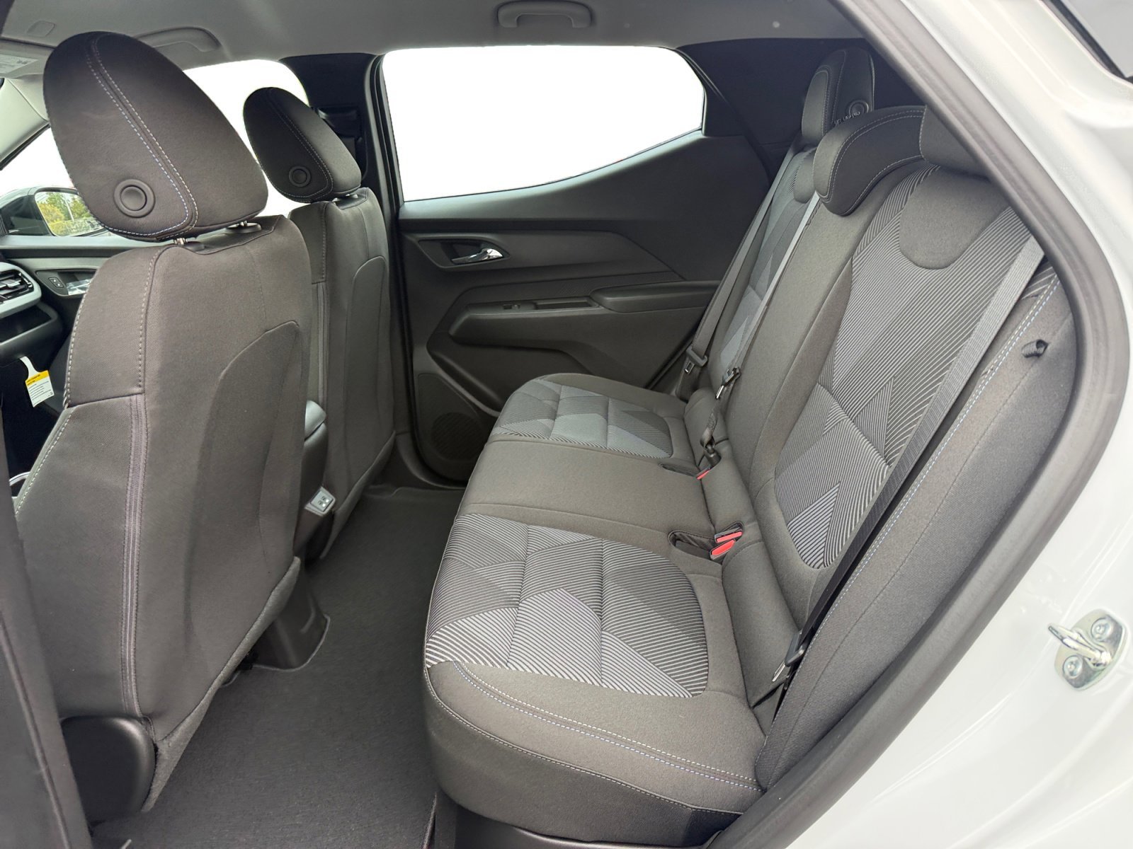 New 2027 Summit White Chevrolet LT image 16