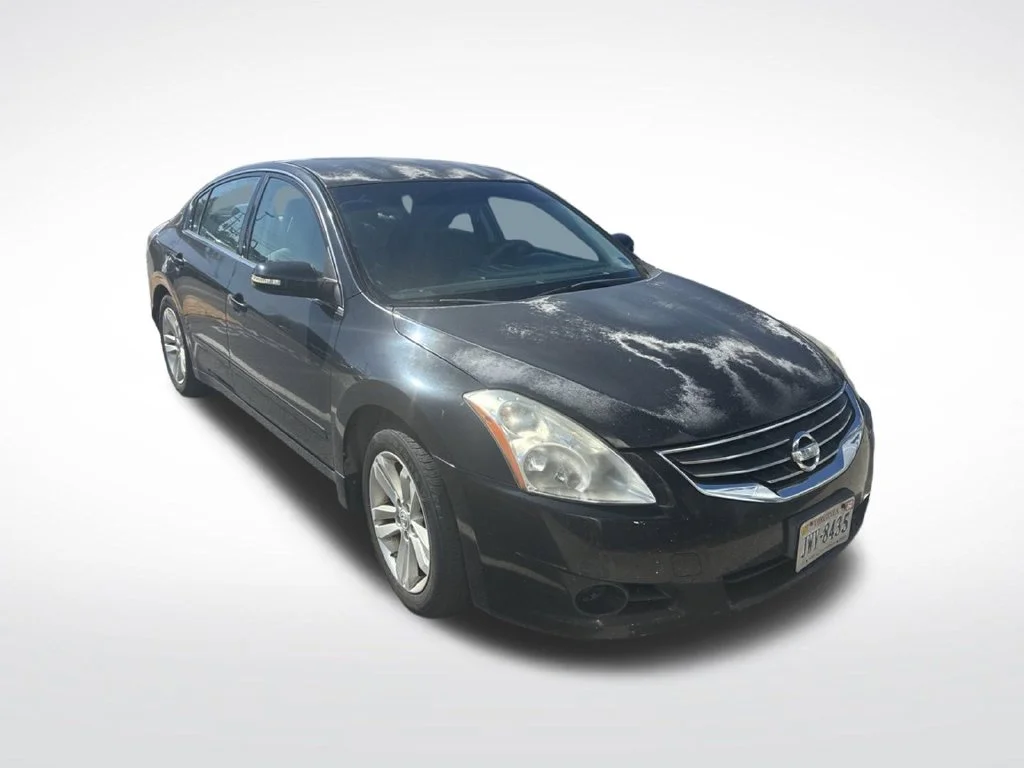 Used 2010 Black Nissan 3.5 SR image 2