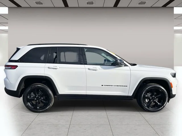 New 2025 Bright White Clear-Coat Exterior Paint Jeep Limited image 2