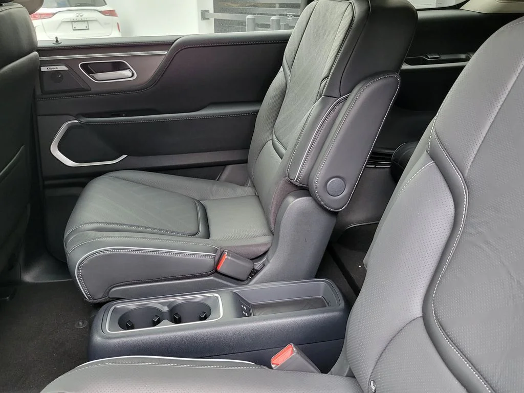 New 2027 RADIANT WHITE INFINITI Luxe 4WD image 11