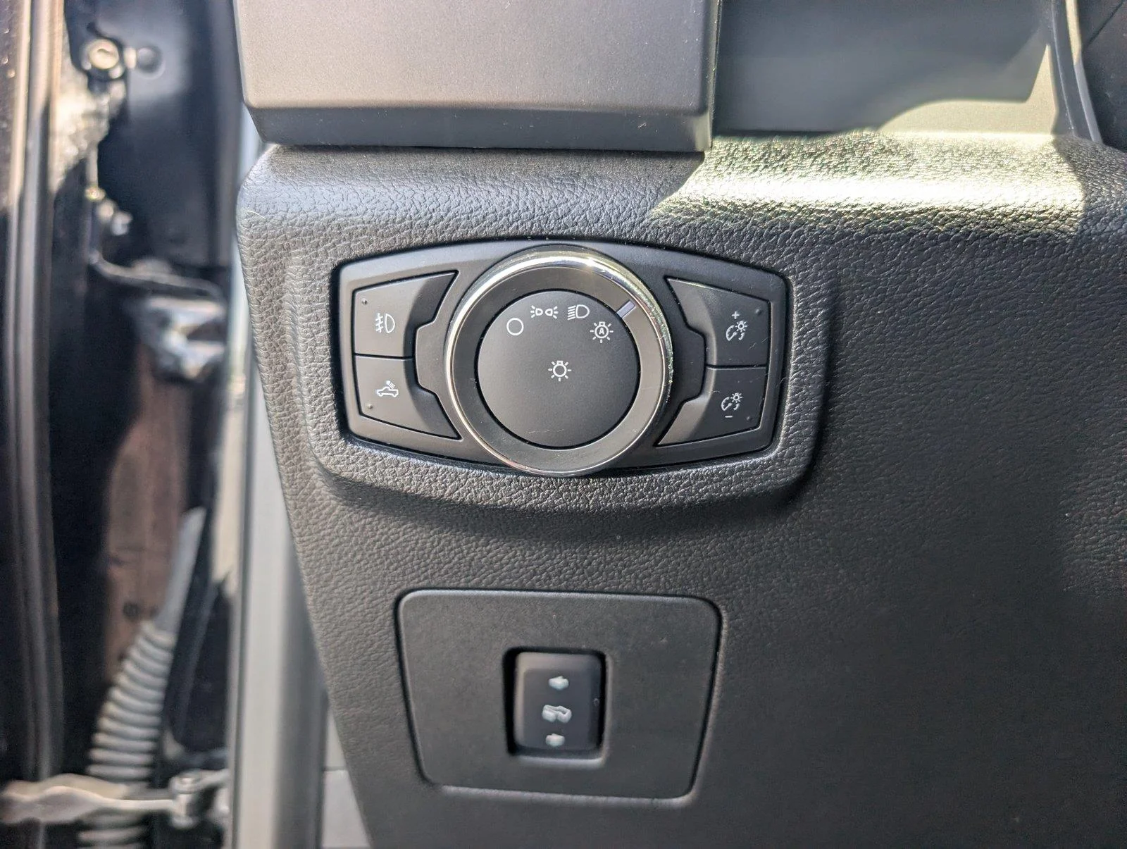 Used 2016 Shadow Black Ford XLT image 28