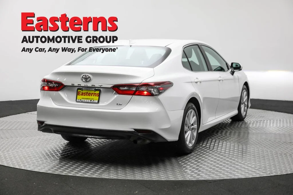 Used 2022 White Toyota LE image 5