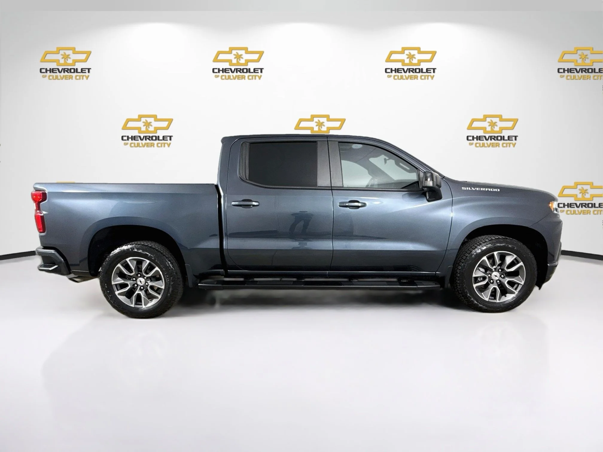 Used 2021 SHADOW GRAY METALLIC Chevrolet RST image 9