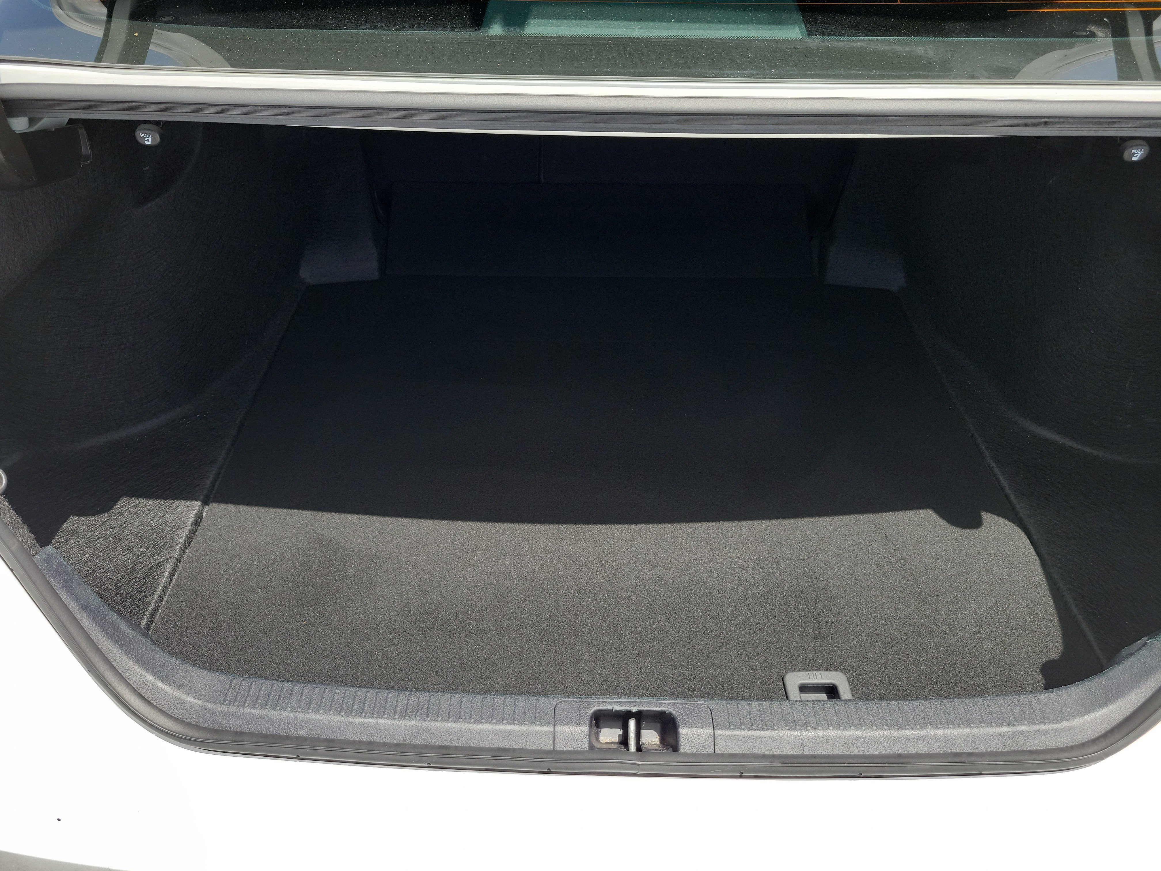 Used 2023 Ice Toyota SE image 10