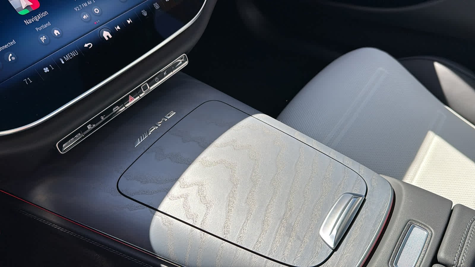 New 2026 MANUFAKTUR Moonlight White Magno Mercedes-Benz AMG® E 53 E image 23