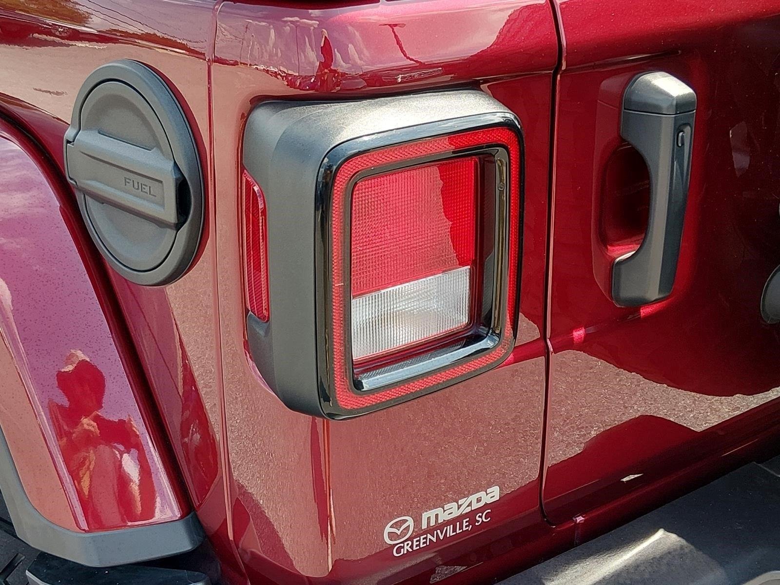 Used 2022 Snazzberry Pearlcoat Jeep Unlimited Sahara image 13