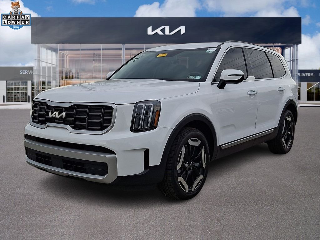 Used 2023 White Kia S image 3