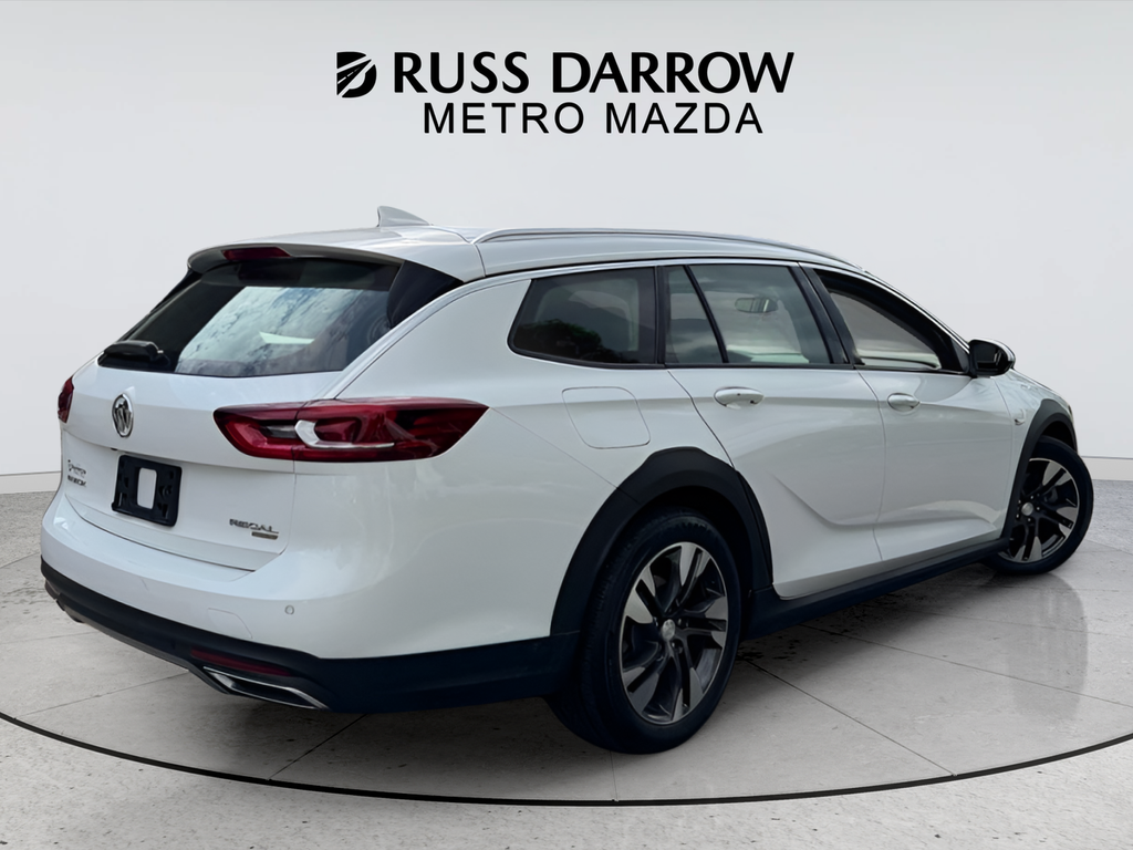 Used 2018 White Buick Essence image 5