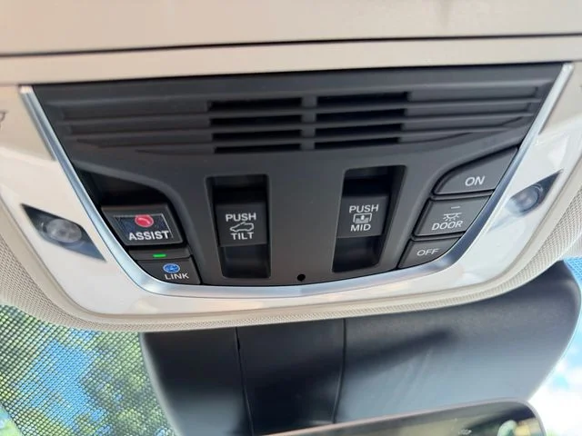New 2026 Majestic Black Pearl Acura Technology Package image 25