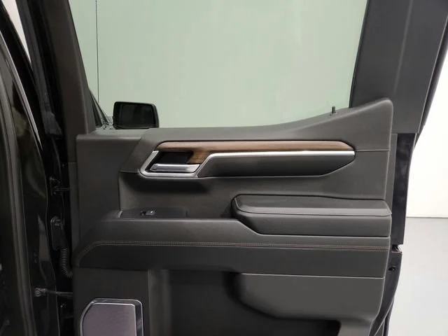 Used 2024 Black Chevrolet High Country image 39