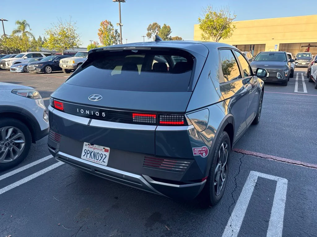 Used 2024 Green Hyundai SEL image 3