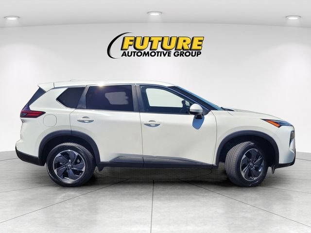 Used 2025 White Nissan SV image 3