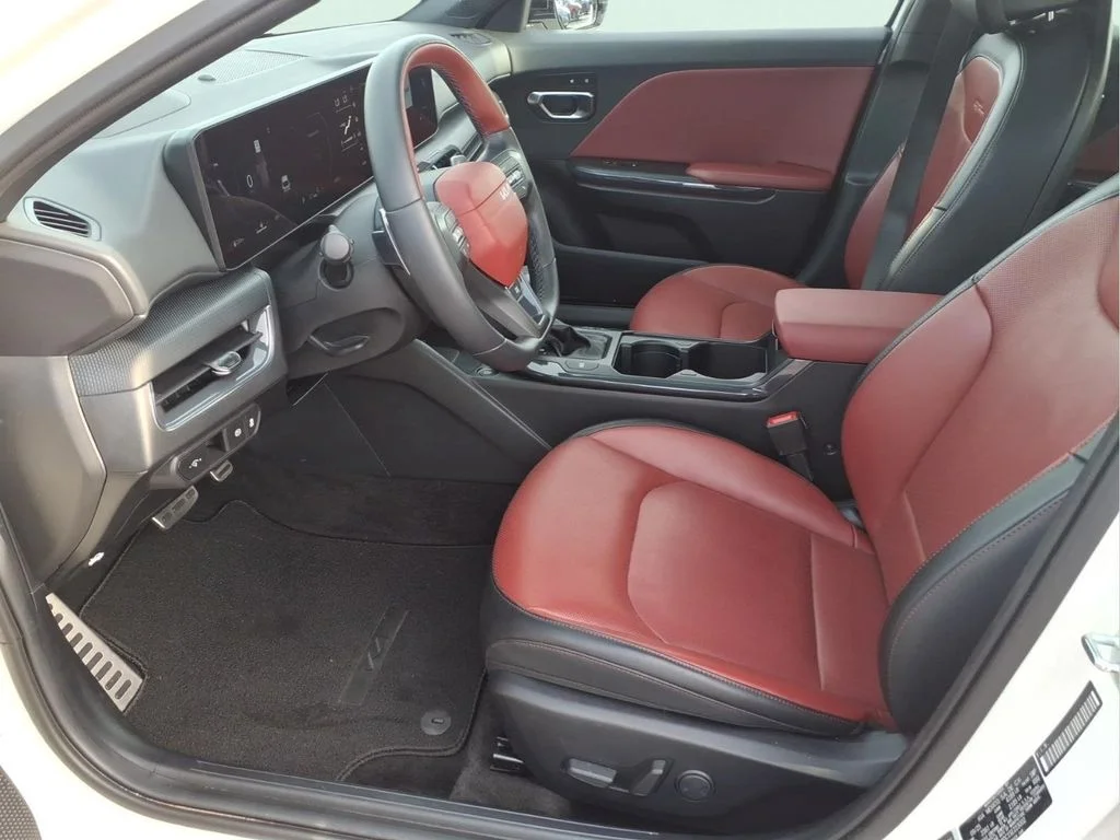 Used 2025 White Kia GT-Line Turbo image 19