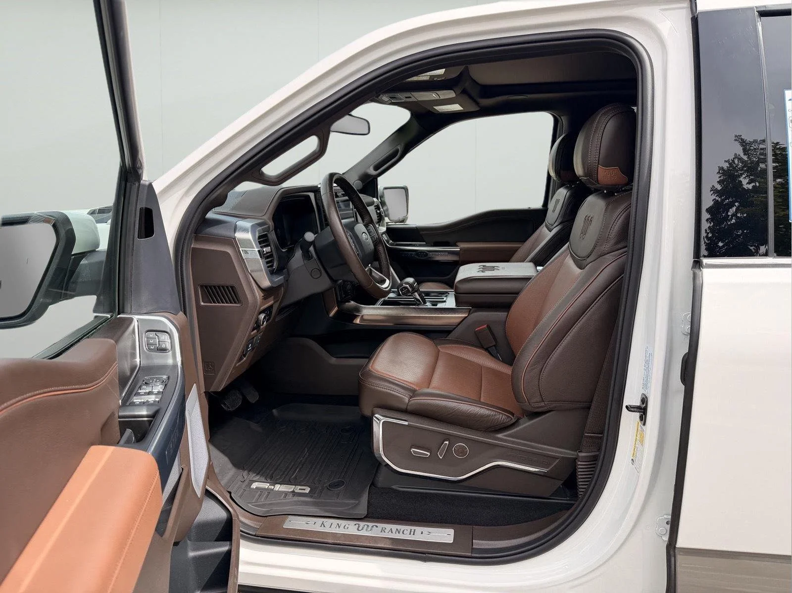 Used 2025 Star White Metallic Tri-Coat/Marsh Gray Ford King Ranch image 9