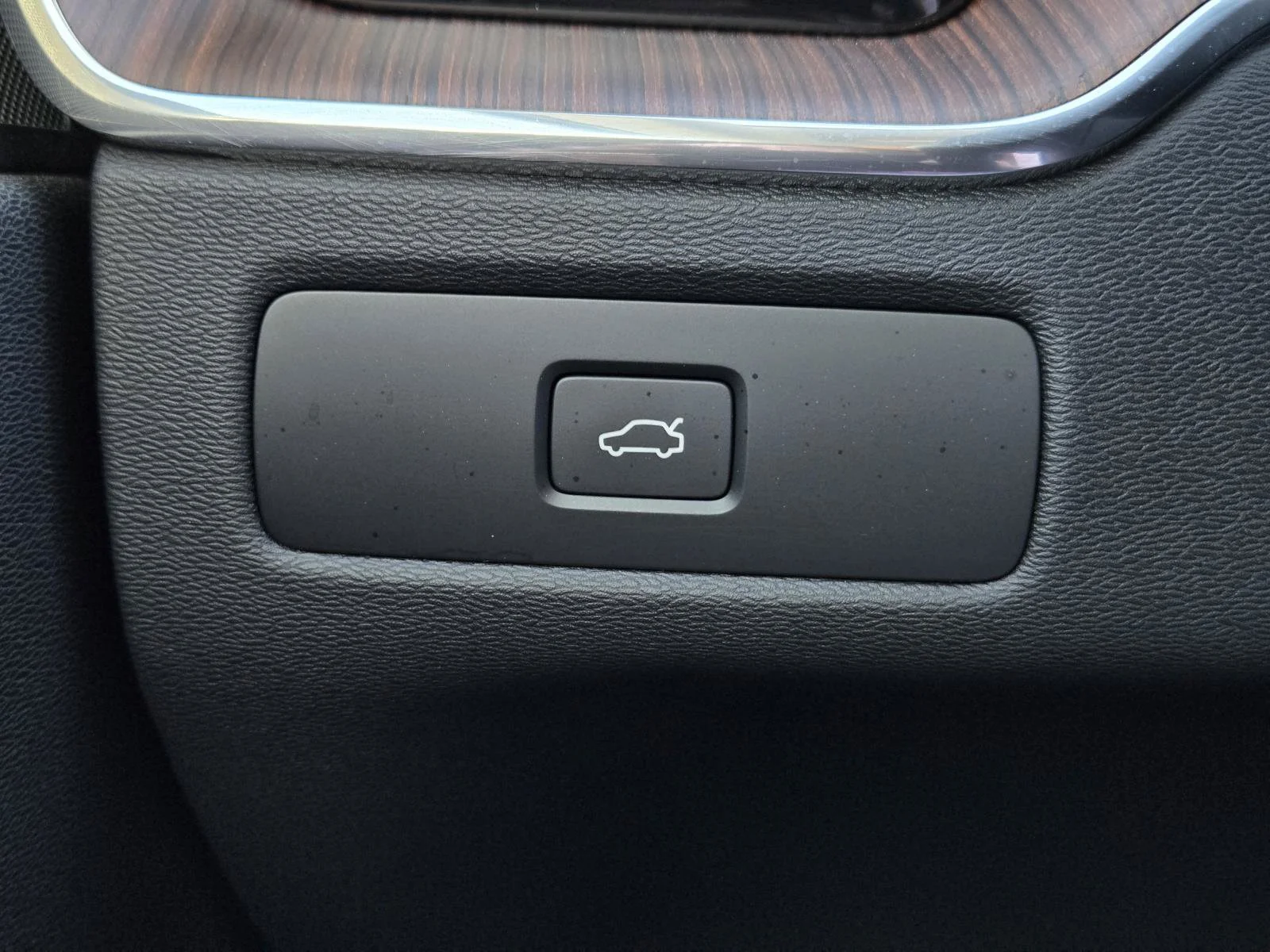 Certified Used 2024 Crystal White Metallic Volvo Plus Dark Theme image 17