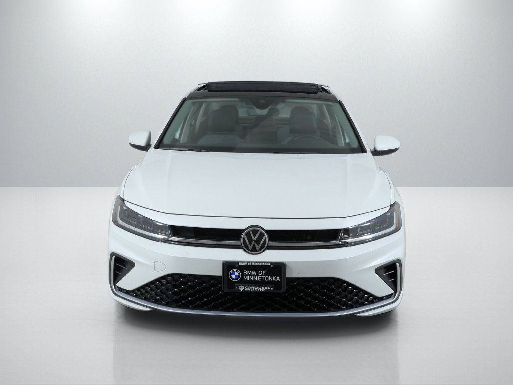 Used 2025 White Volkswagen 1.5T SE image 3