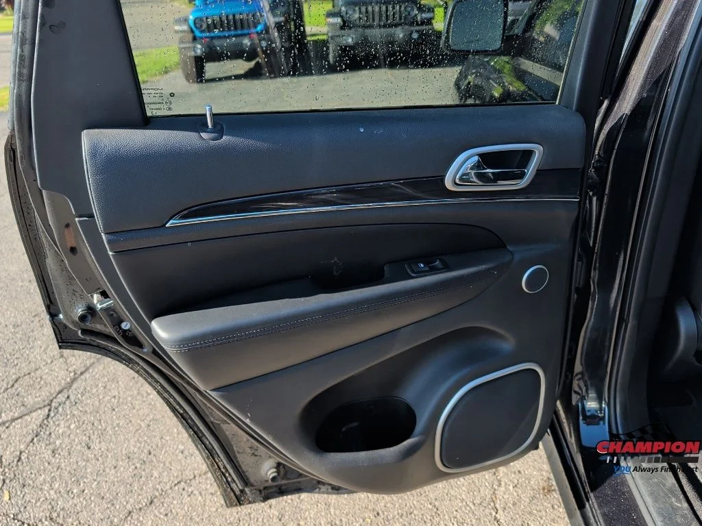 Used 2015 Black Jeep Overland image 16