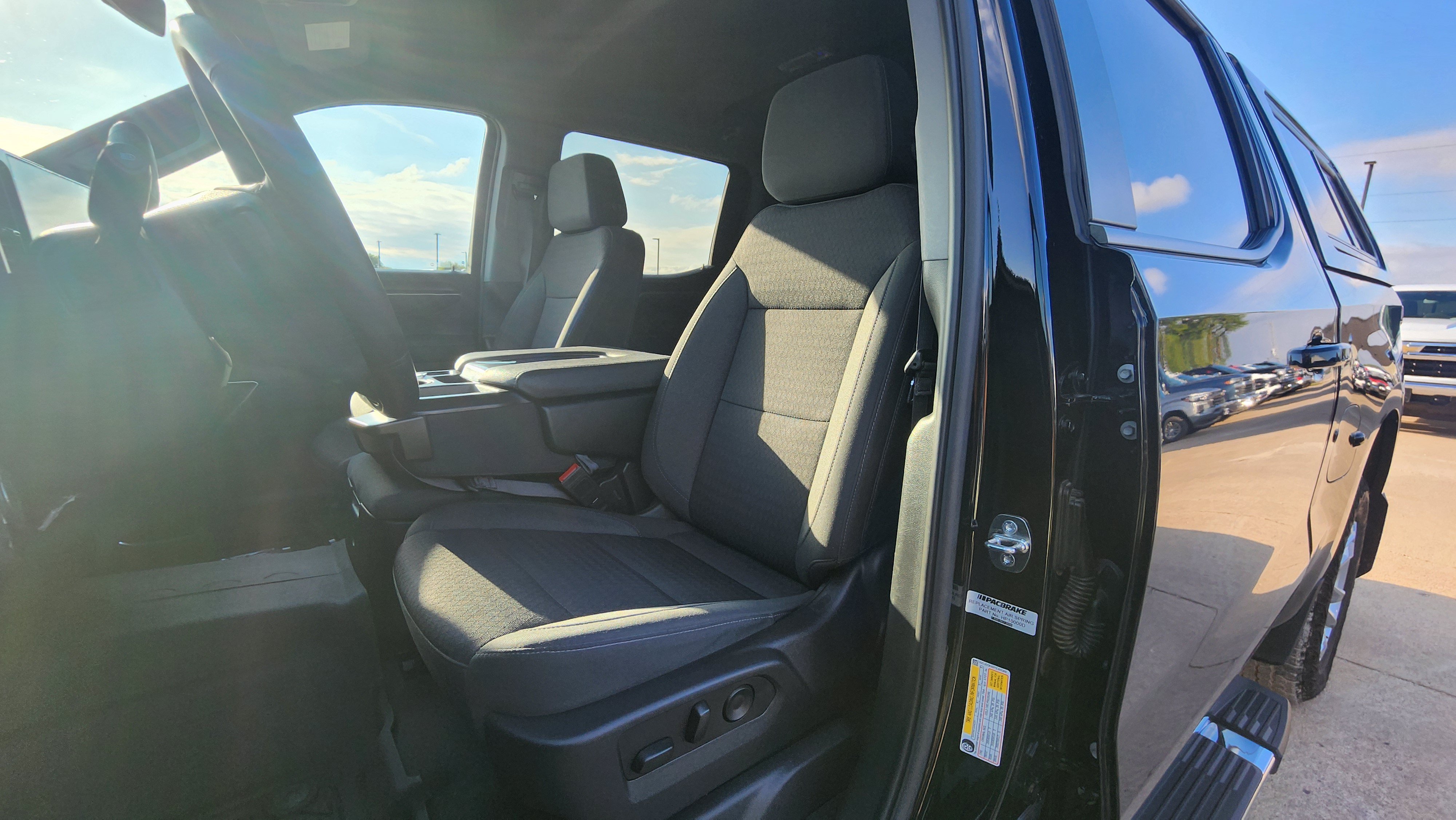 2023 Chevrolet Silverado 1500 LT - Photo 9