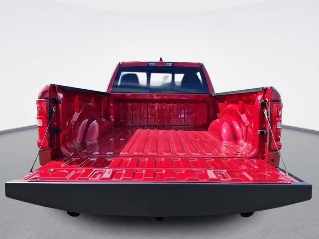 New 2026 Molten Red Pearl-Coat Exterior Paint RAM Big Horn/Lone Star image 15