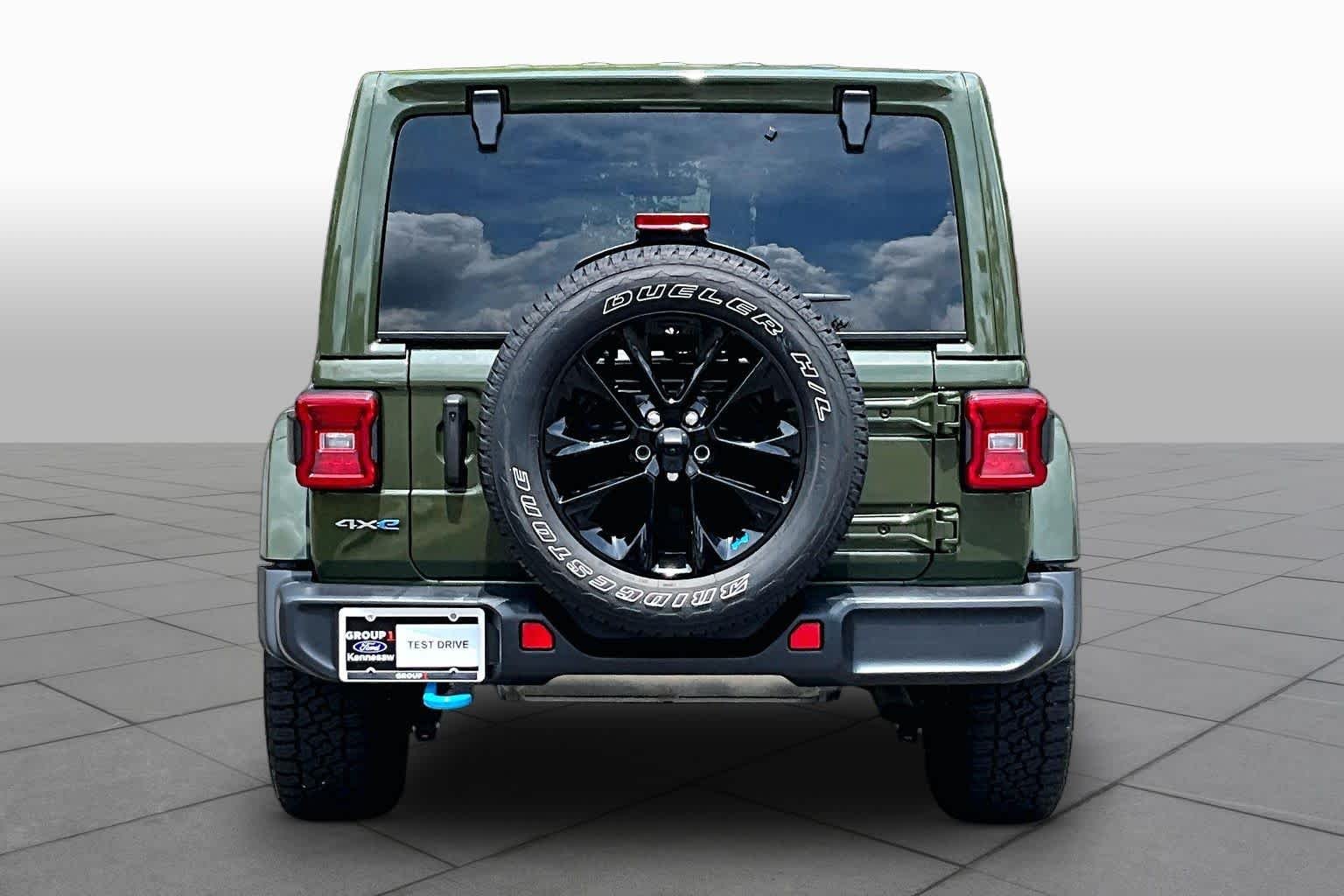 Used 2022 Sarge Green Clearcoat Jeep Unlimited Sahara image 5