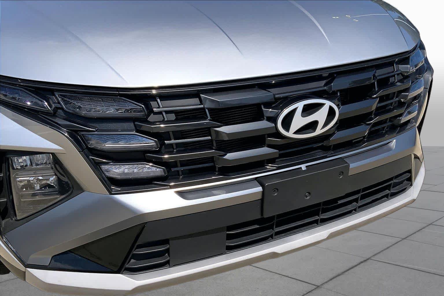 Used 2025 Shimmering Silver Hyundai SEL image 30
