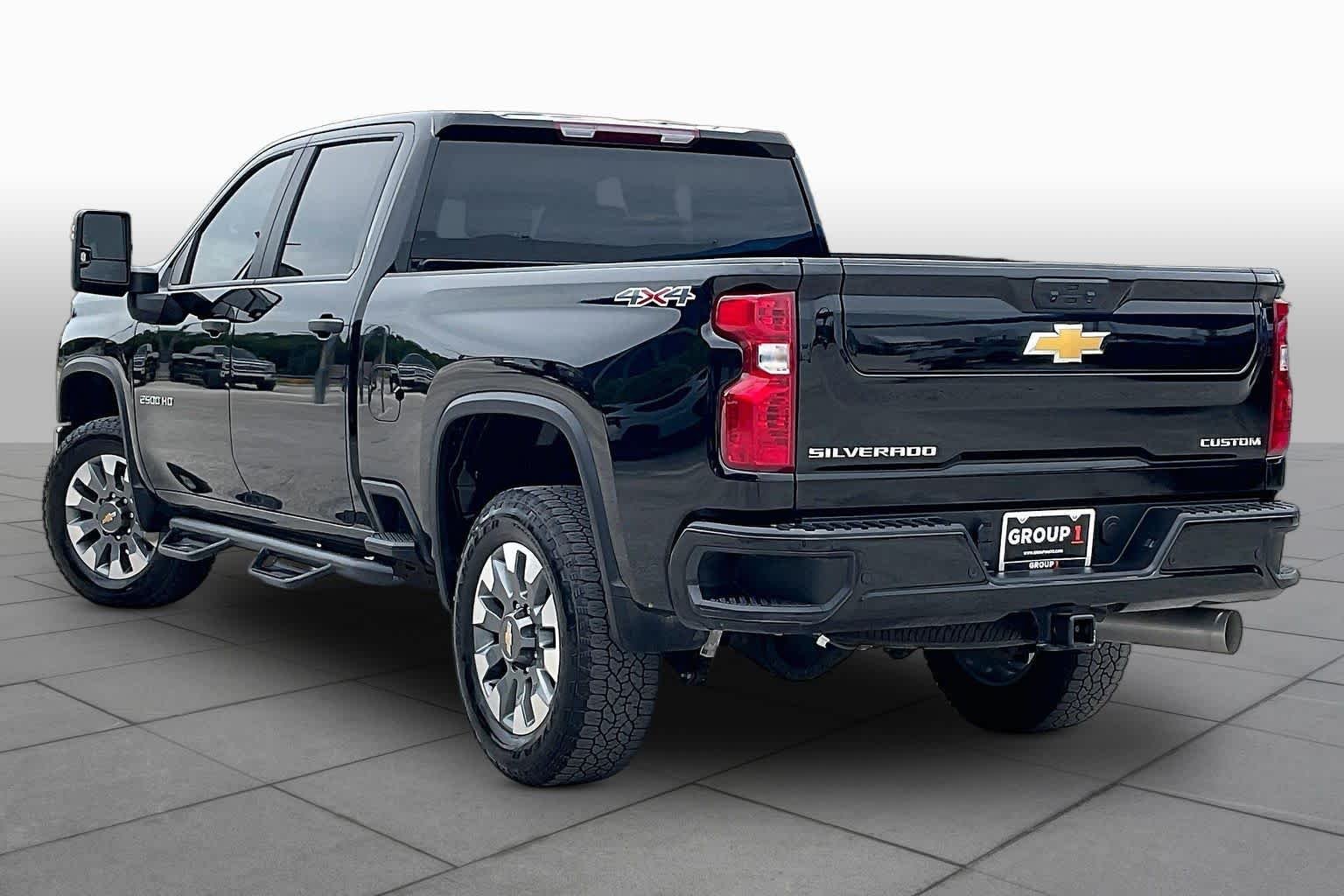 Used 2025 Black Chevrolet Custom image 12