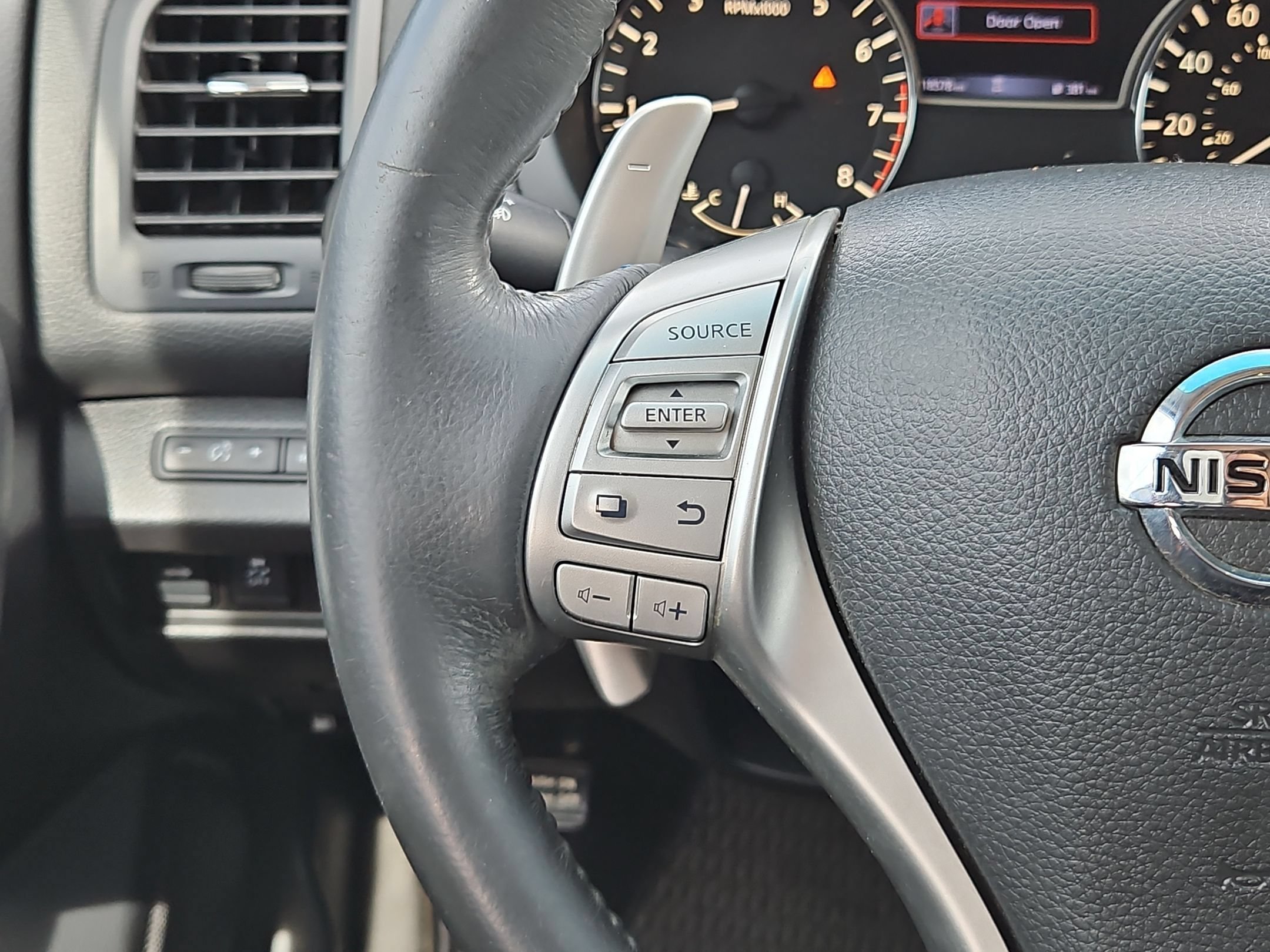Used 2018 Pearl White Nissan 2.5 SR image 21