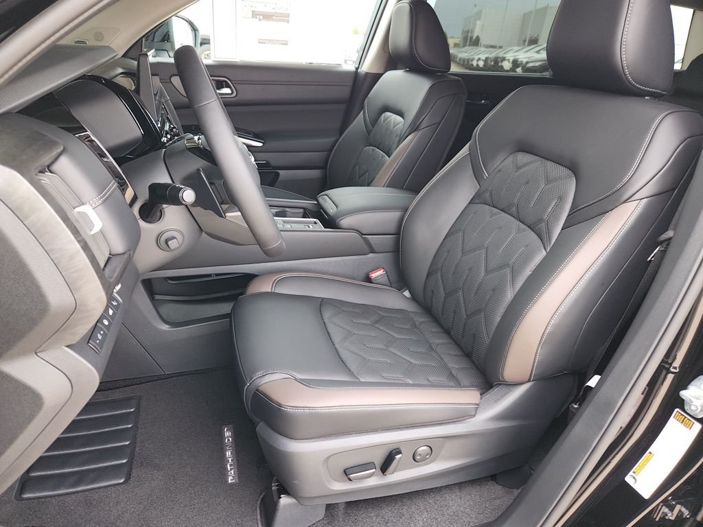 New 2026 Super Black Nissan Platinum image 8