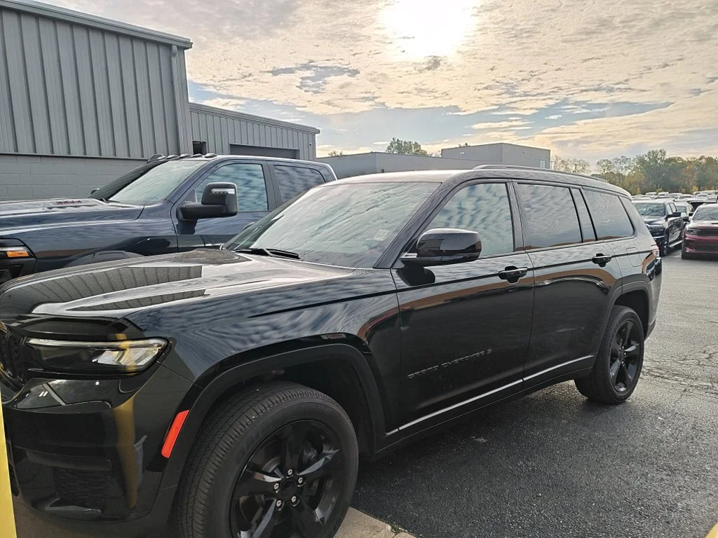 Used 2025 Black Jeep Altitude X image 1