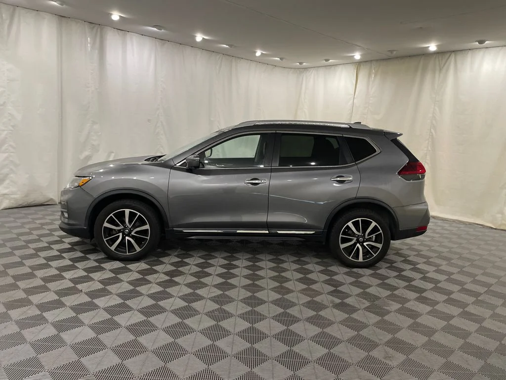 Used 2020 Gun Metallic Nissan SL image 10