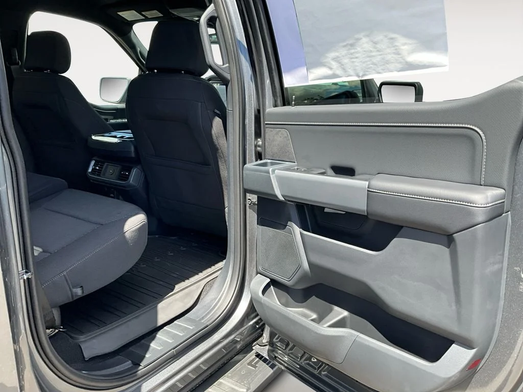 New 2026 Carbonized Gray Metallic Ford XLT image 13