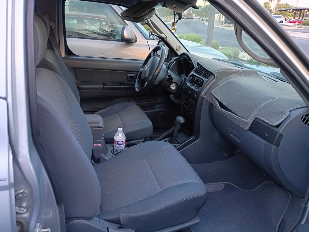 Used 2002 Silver Nissan XE image 7