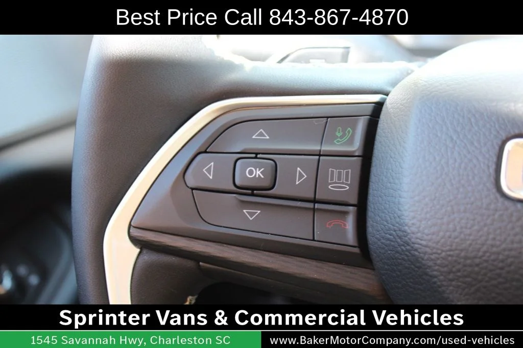 Used 2023 Diamond Black Jeep Altitude X image 18