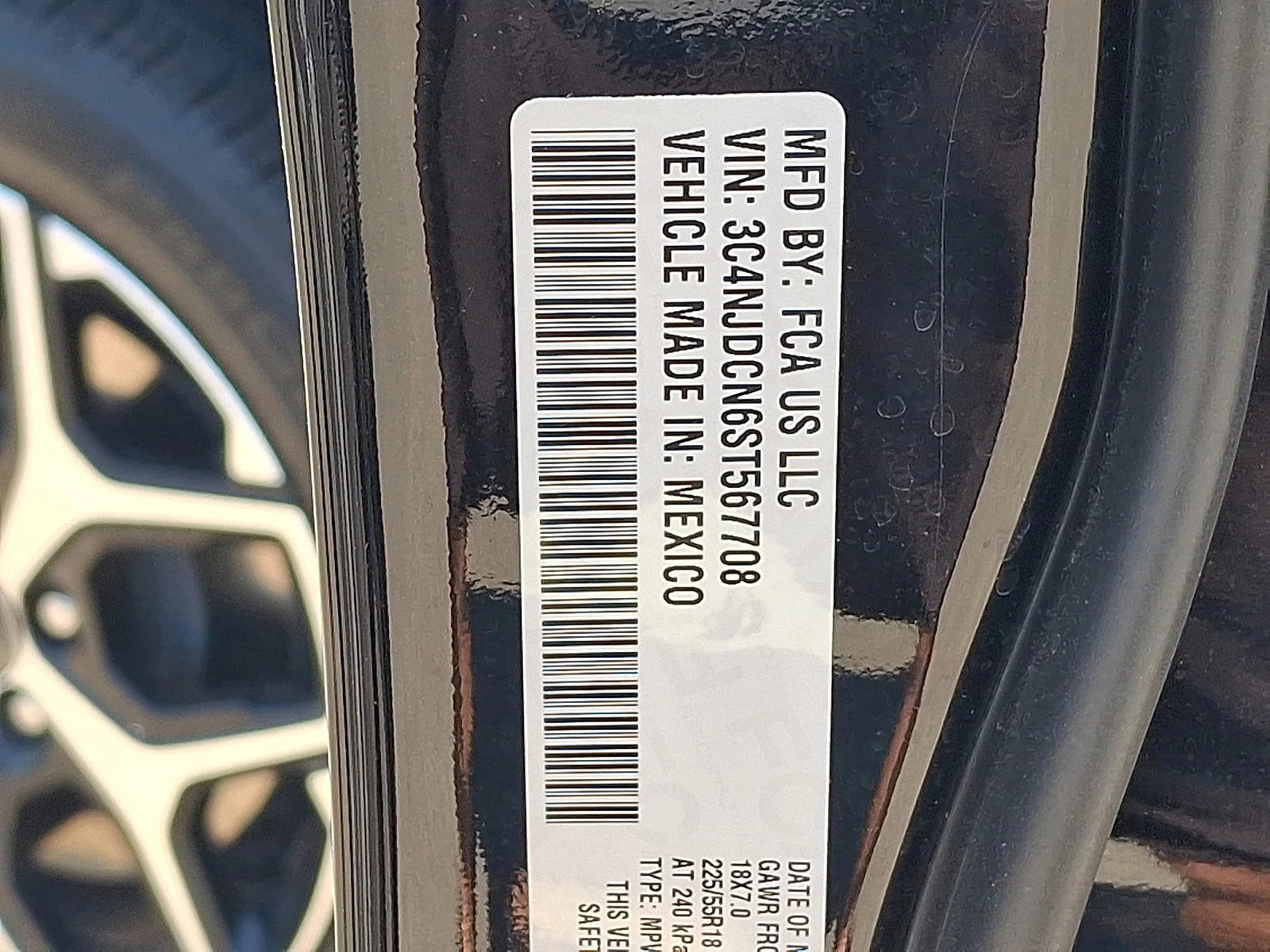 Certified Used 2025 Diamond Black Crystal Pearlcoat Jeep Limited image 27