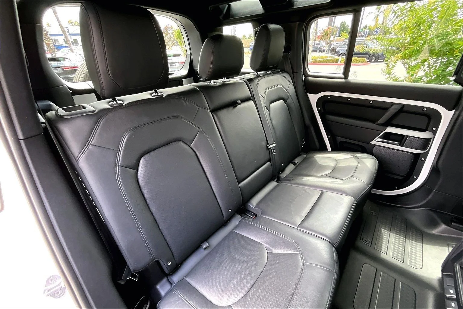 Used 2024 White Land Rover S image 27